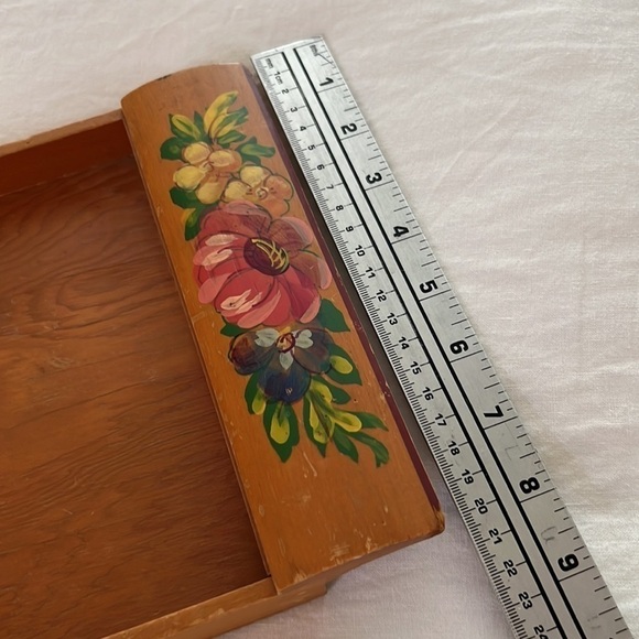 VINTAGE ROBINHOOD WARE Wooden Tray w/Handpainted Tole Flowers. - Picture 7 of 7